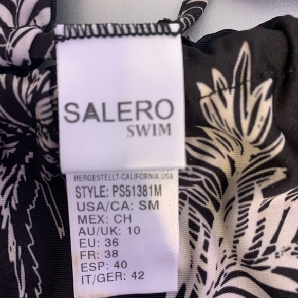 Bikini - Picture 3 of 3